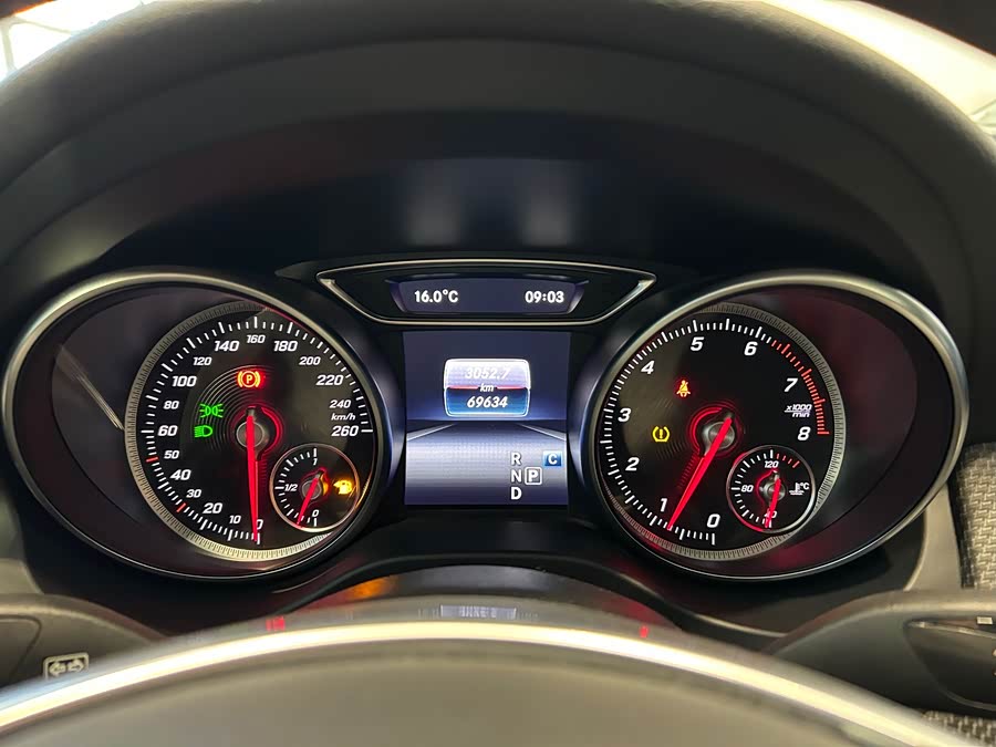 Mercedes-Benz GLA Class 2020 car image #12