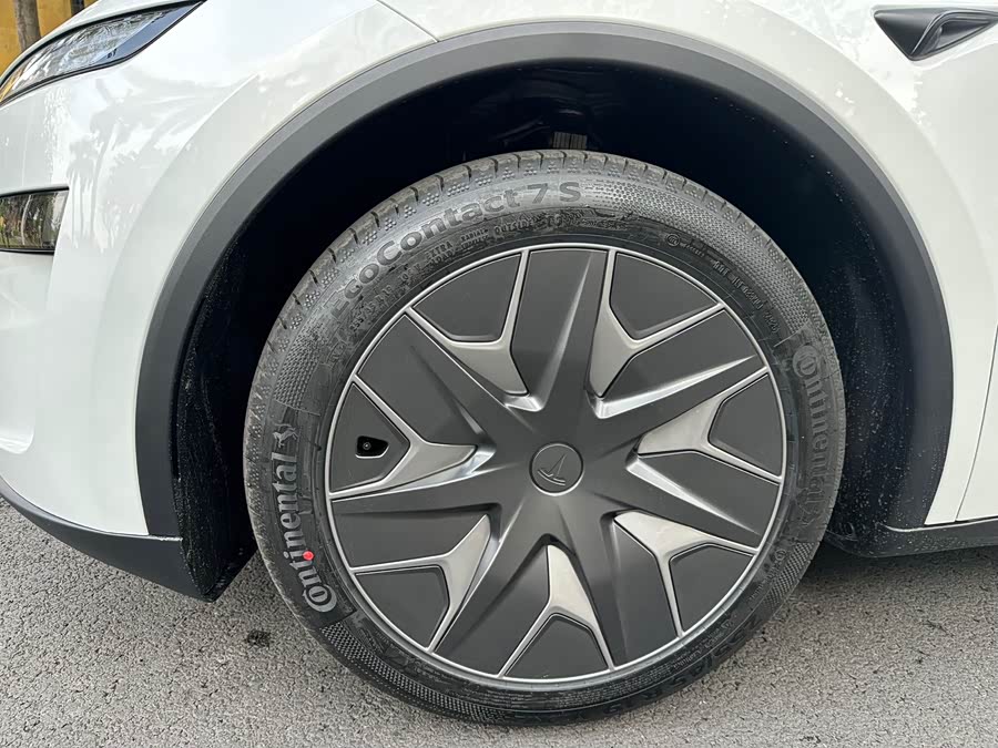 特斯拉 Model Y L 2025 汽车图片 #12