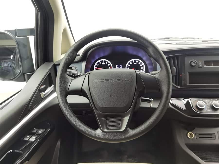 Forthing Lingzhi 2025 #12 Forthing Lingzhi 2025 car image #12