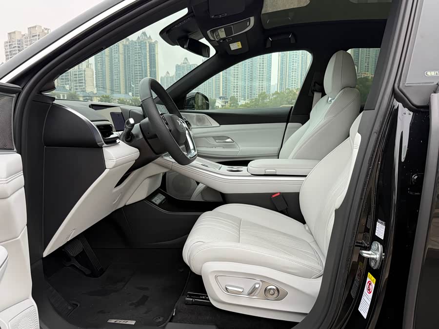 Xpeng G9 2025 car image #12