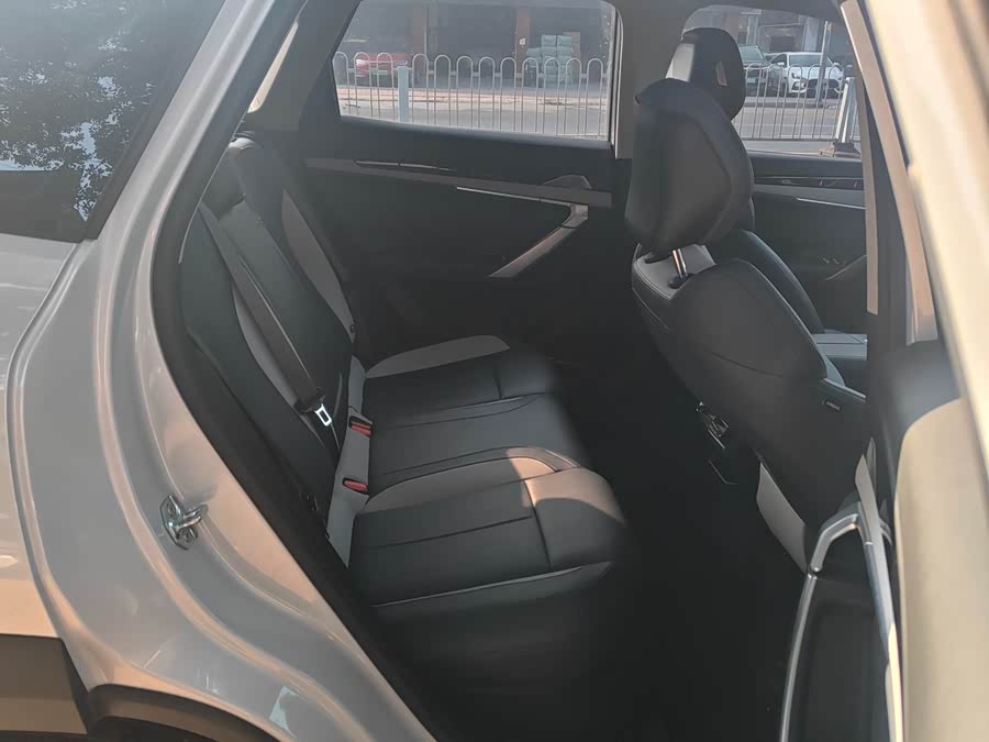 GEELY Boyue L 2024 car image #12