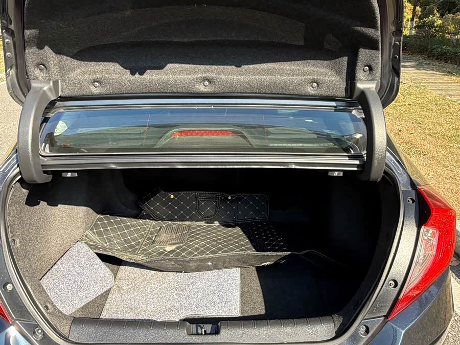 Honda Civic 2018 car image #12