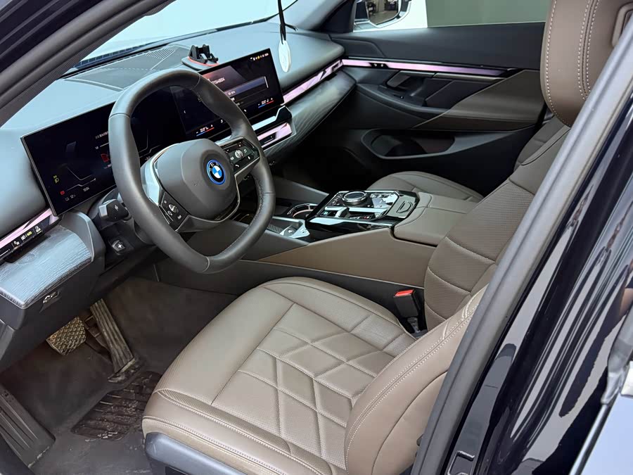 BMW i5 2024 car image #12