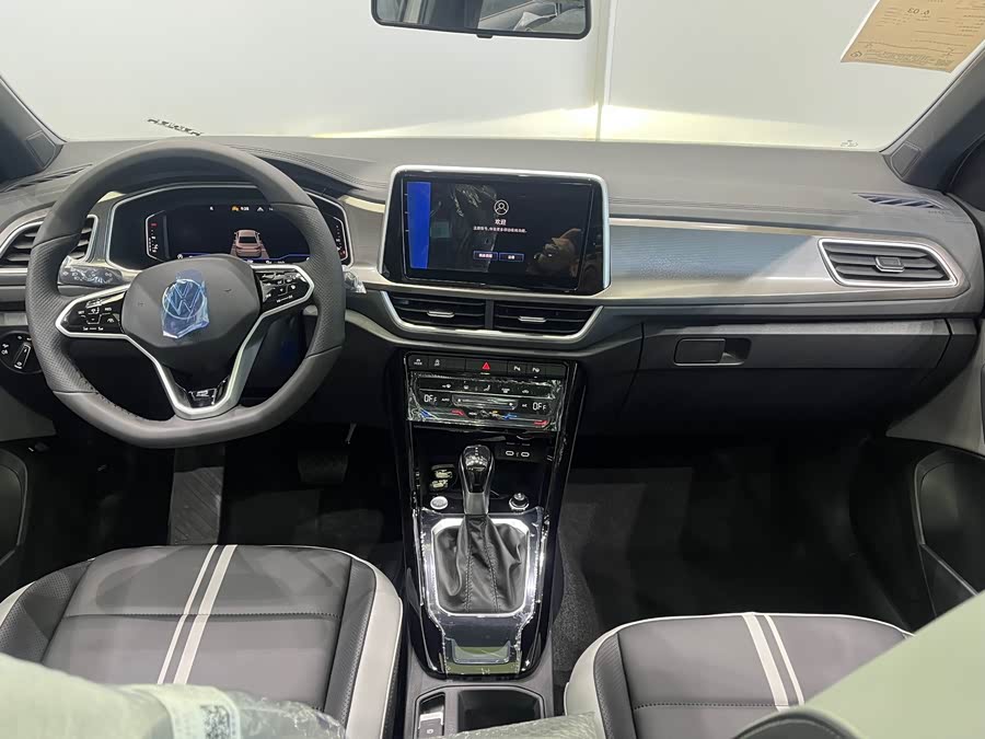 Volkswagen T-Roc 2025 car image #12