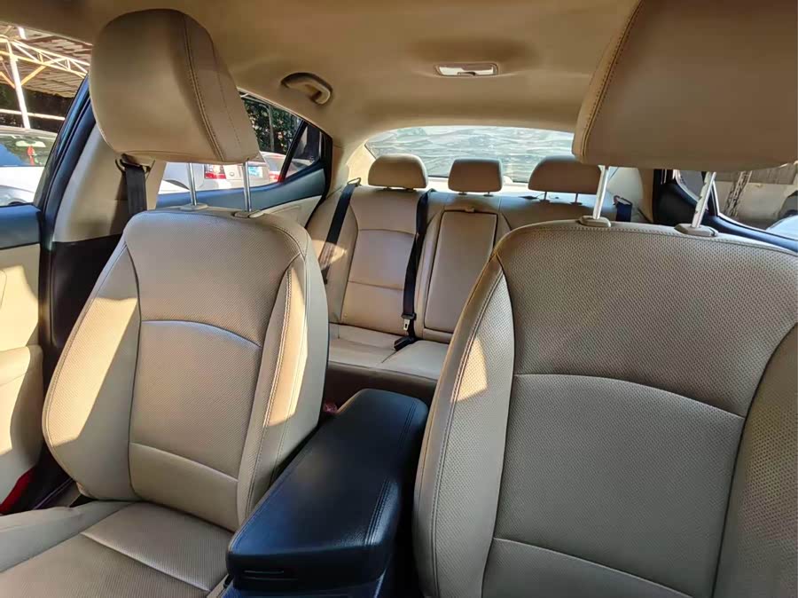 Kia K5 2016 car image #12
