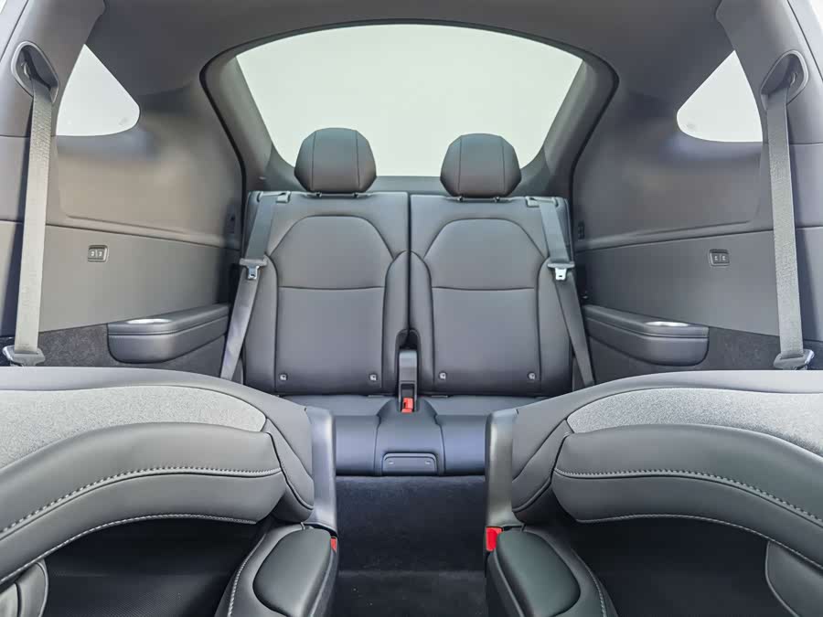 特斯拉 Model Y L 2025 汽车图片 #12