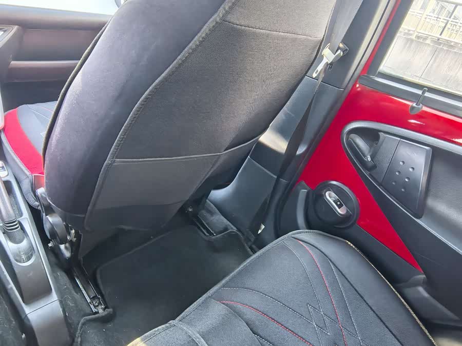 BYD e1 2019 car image #12