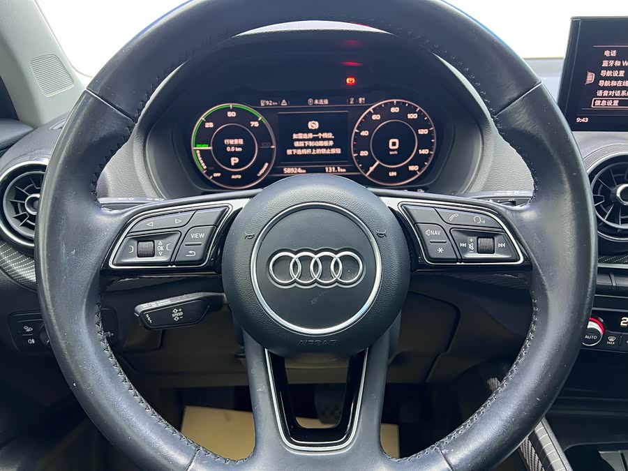 Audi Q2L e-tron 2021 immagine di auto #12