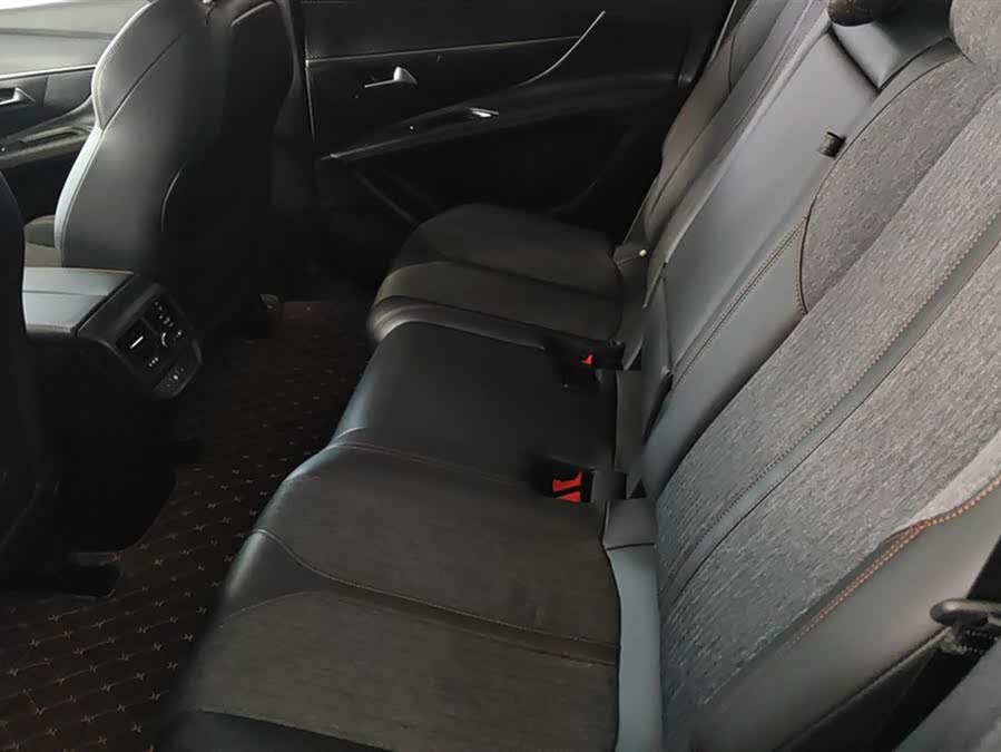 Peugeot 5008 2018 car image #12