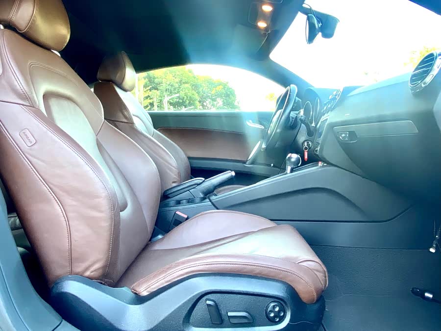 Audi TT 2012 car image #12