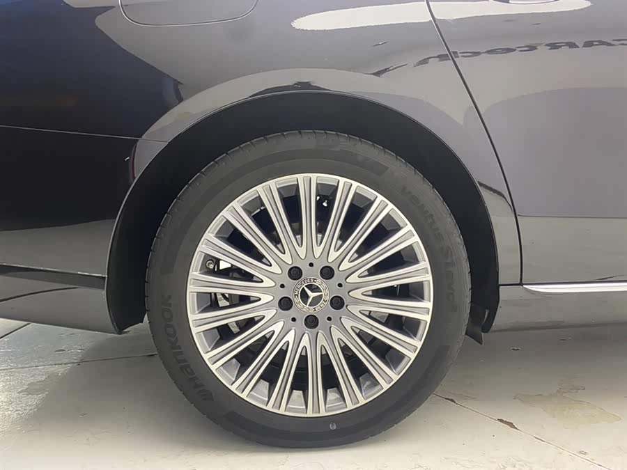 Mercedes-Benz E Class 2023 car image #12