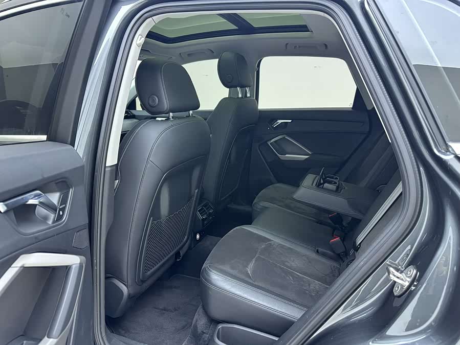 Audi Q3 2021 car image #12