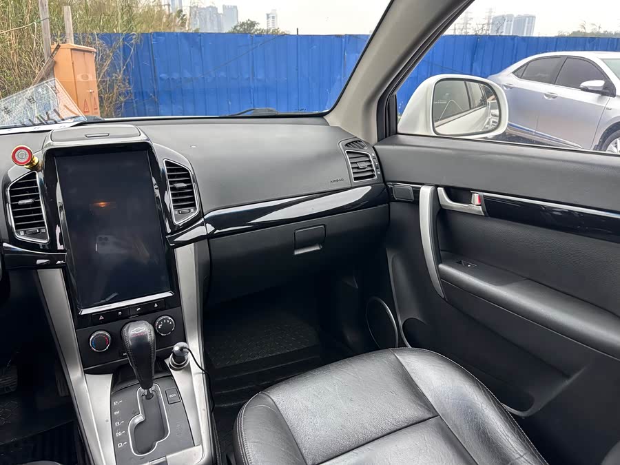 Chevrolet Captiva 2013 car image #12