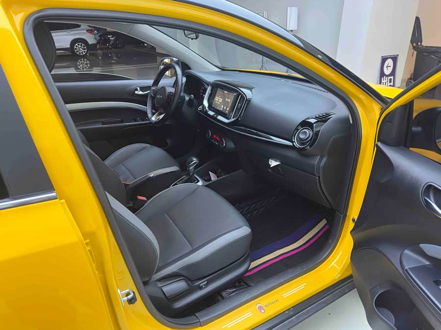 Kia 2021 car image #12