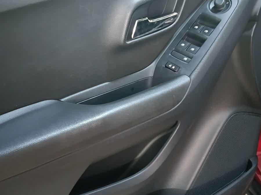 Chevrolet Tracker 2018 immagine di auto #12