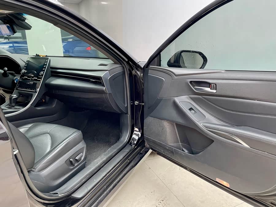 Toyota Avalon 2019 car image #12