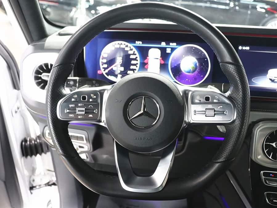 Mercedes-Benz 2025 car image #12