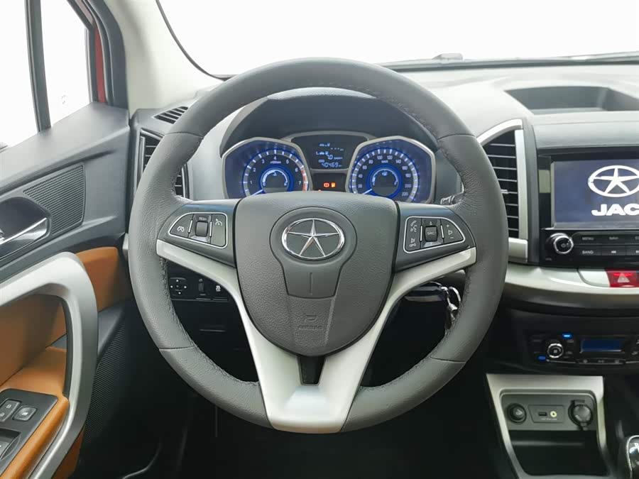 JAC 2015 car image #12