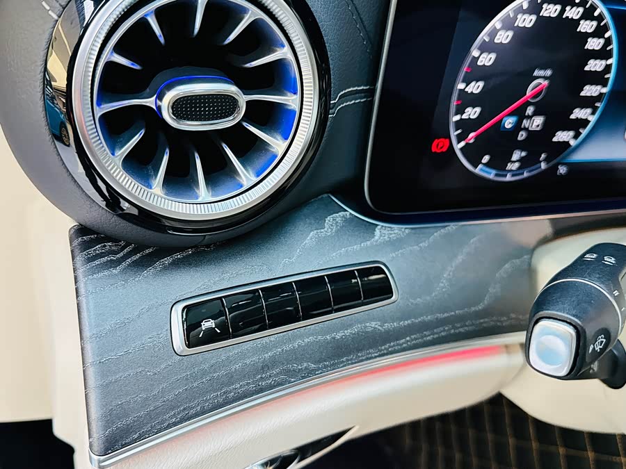 Mercedes-Benz CLS Class 2018 car image #12