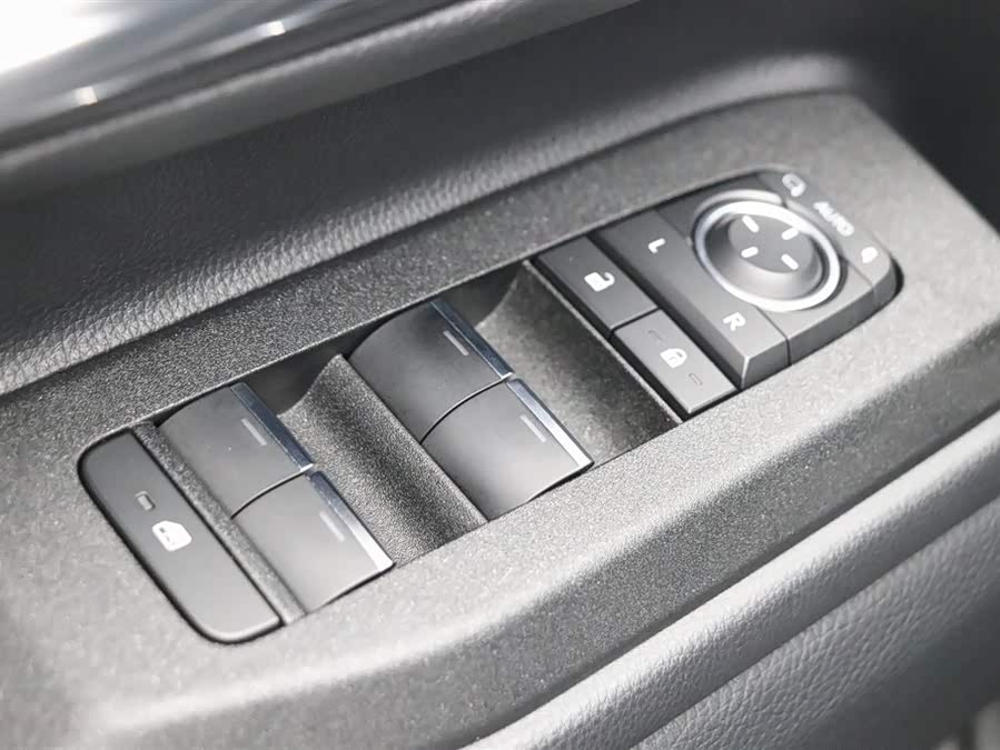 Toyota Land Cruiser Prado 2025 car image #12