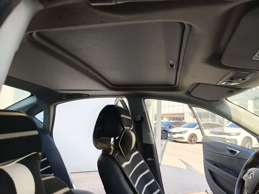 Soueast V5 Lingzhi 2014 car image #12