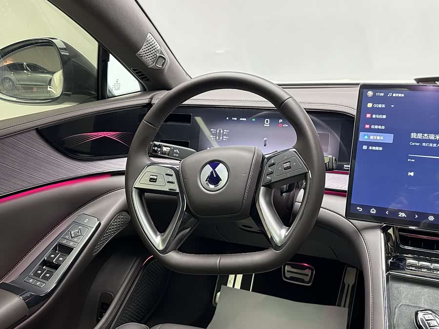 Denza Z9 2024 #12 Denza Z9 2024 car image #12