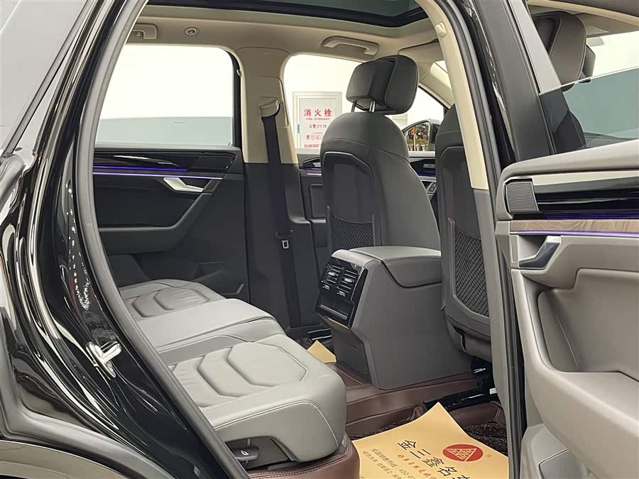 Volkswagen Touareg 2024 car image #12