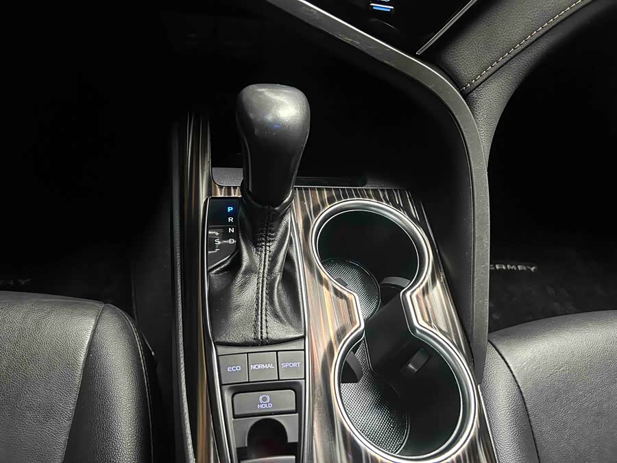 Toyota Camry 2019 car image #12