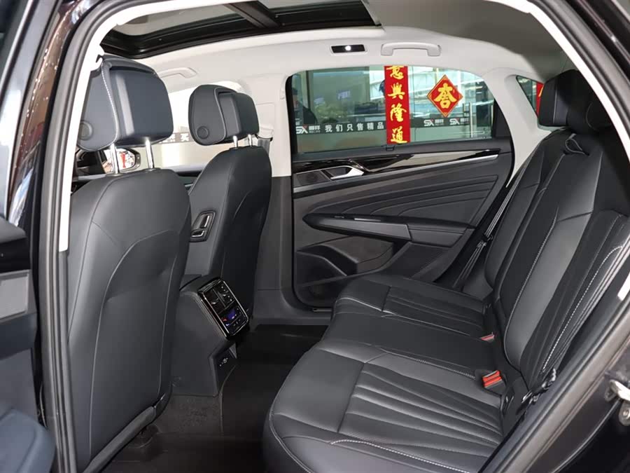 Volkswagen Passat 2025 car image #12