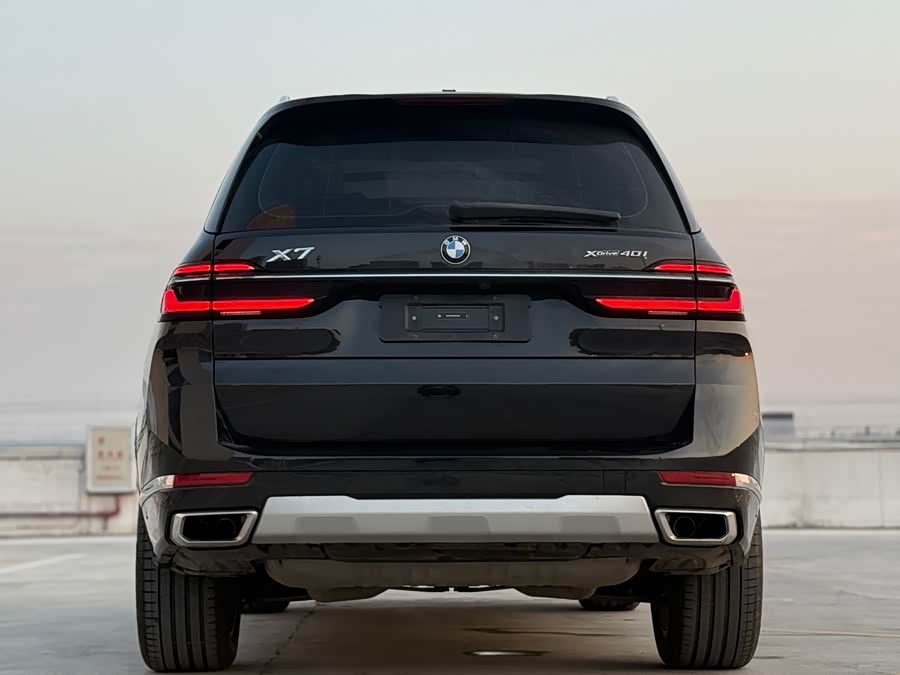 BMW X7 2024 car image #12