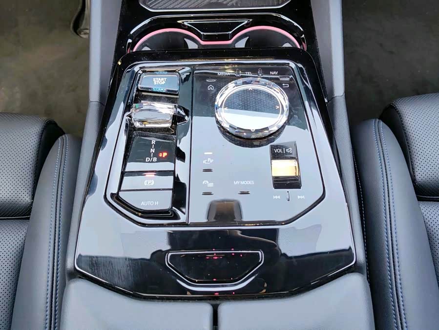 BMW i5 M60 2024 car image #12