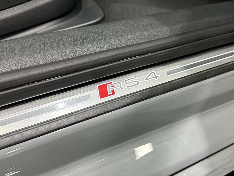 Audi RS 4 2021 car image #12