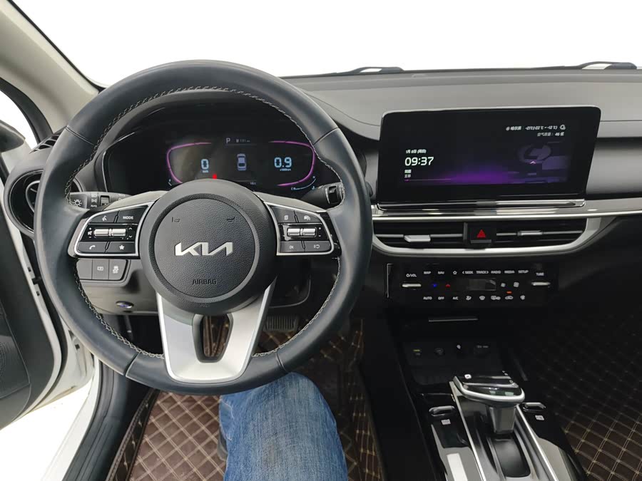 Kia K3 2023 car image #12