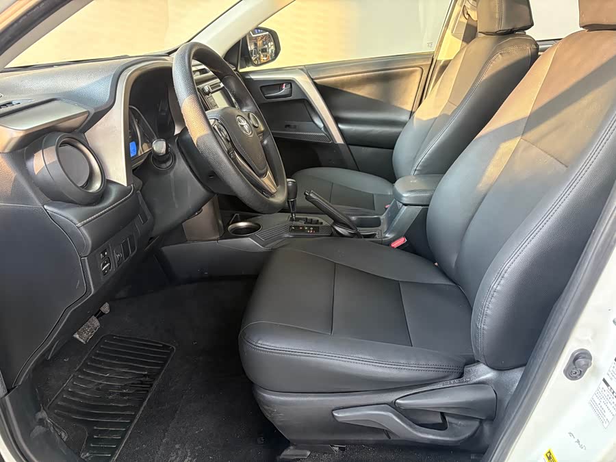 Toyota RAV4 2015 car image #12