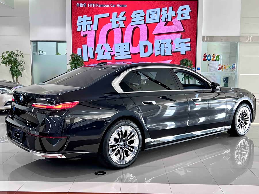 BMW i7 2024 car image #12