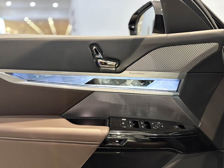 BMW 7 Series 2024 car image #12