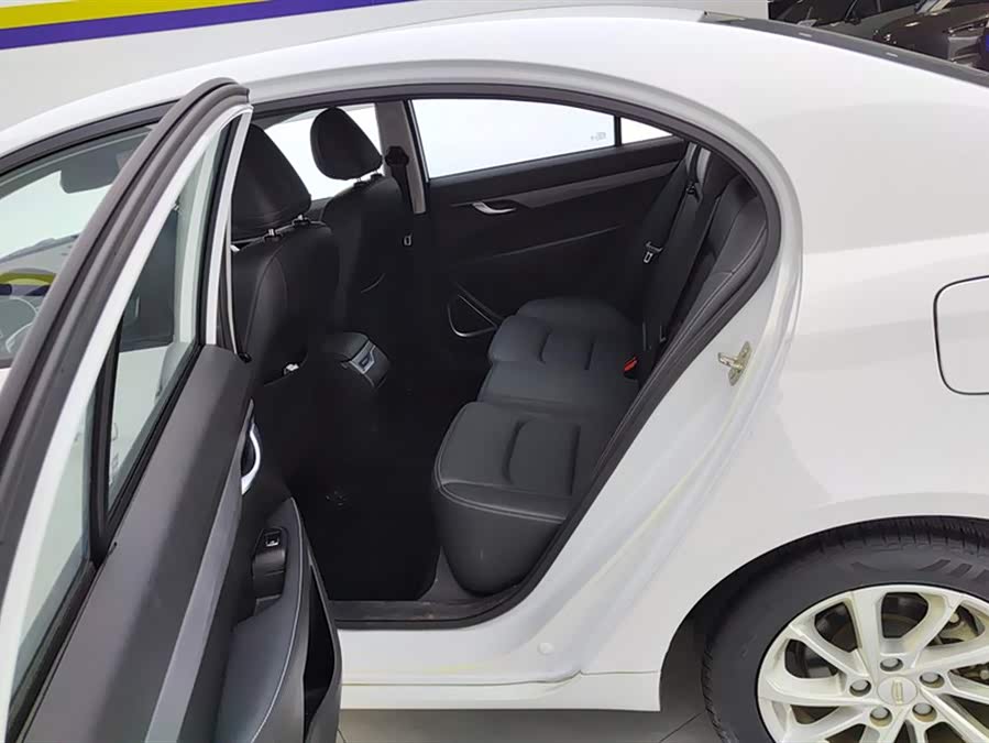 GEELY Emgrand 2021 car image #12