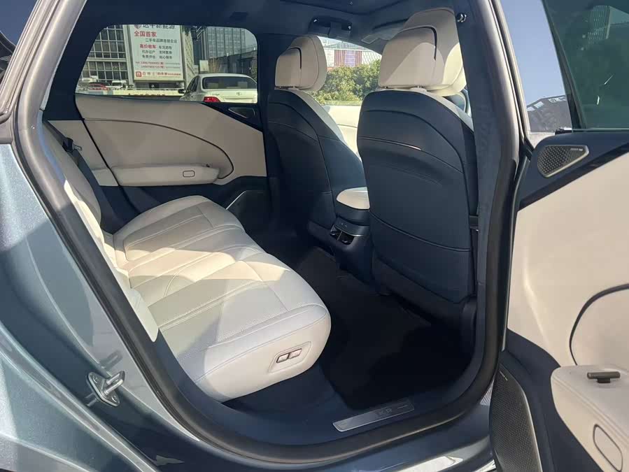 极氪 极氪007 2024 汽车图片 #12