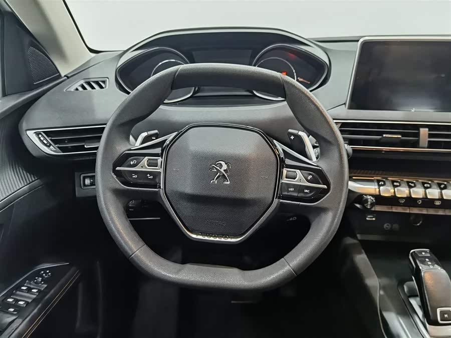 Peugeot 5008 2020 car image #12