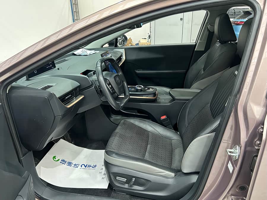 Toyota bZ3 2023 immagine di auto #12