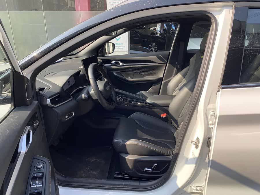 GEELY Coolray 2024 car image #12