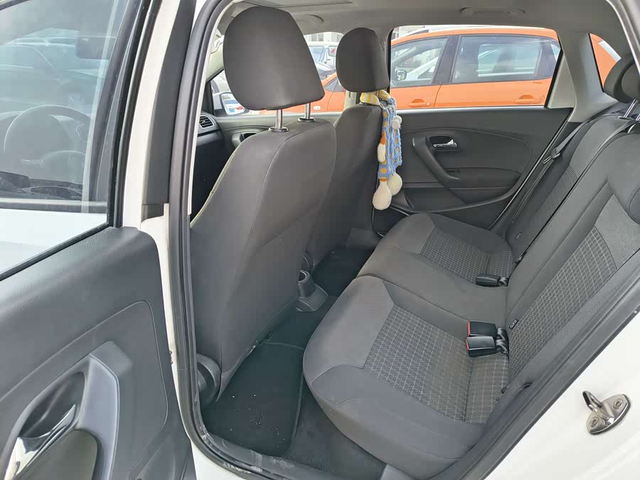 Volkswagen Polo 2016 car image #12
