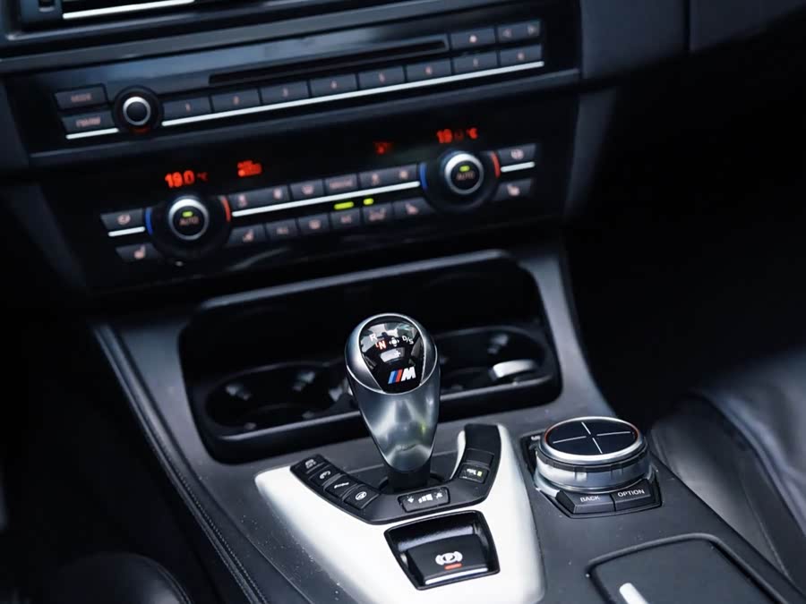 BMW M5 2014 car image #12