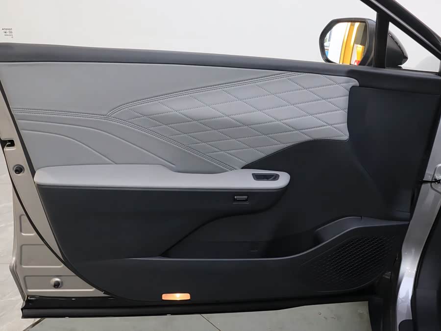 Toyota bZ3 2025 immagine di auto #12