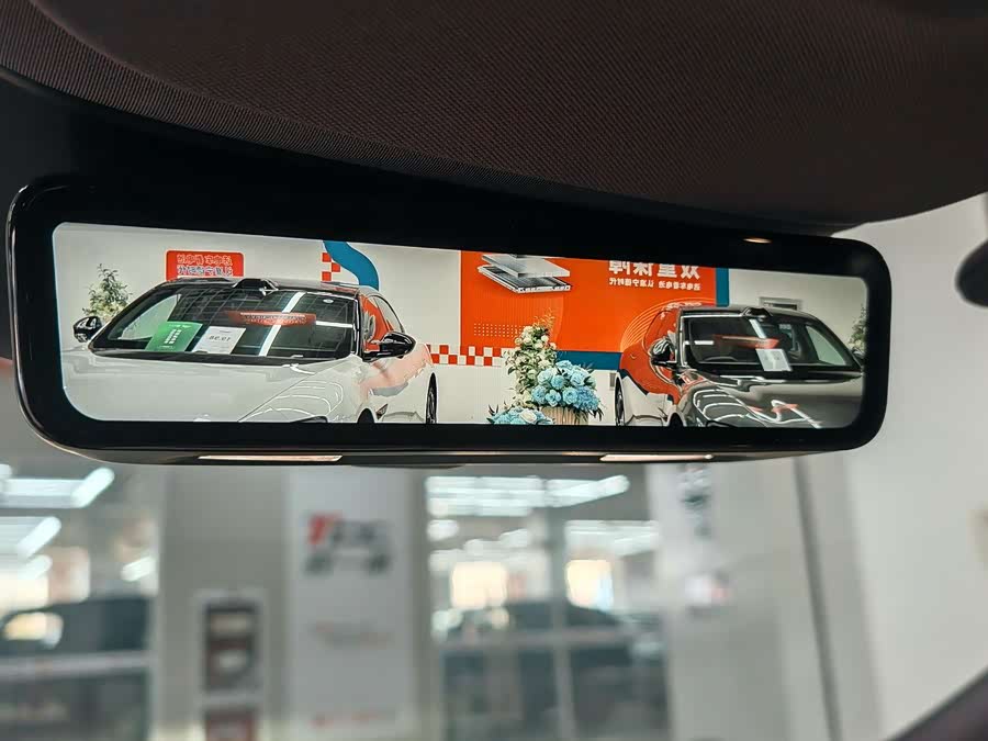 Avatr 06 2025 car image #12