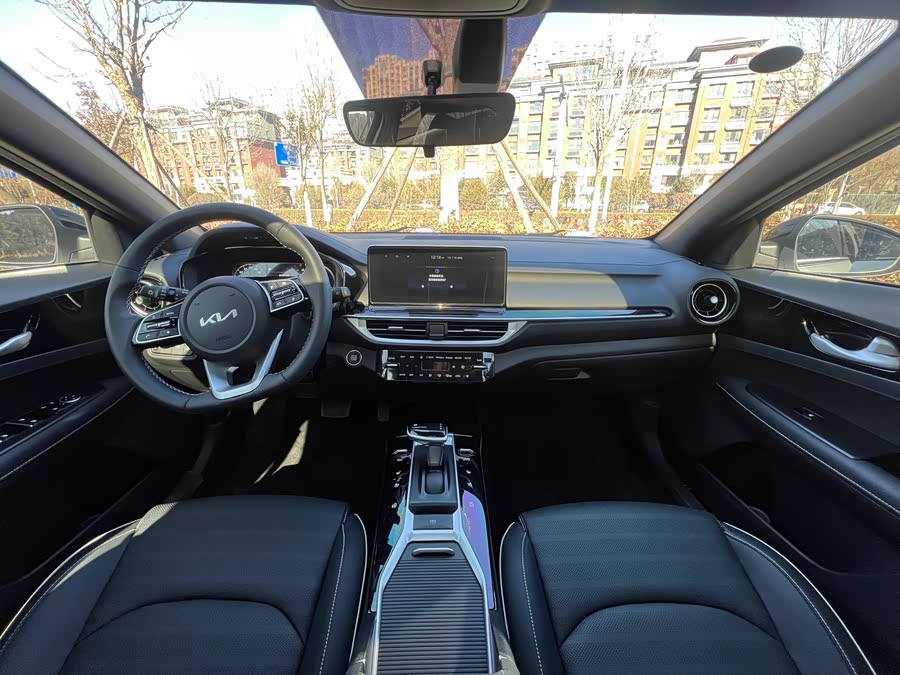 Kia K3 2023 car image #12