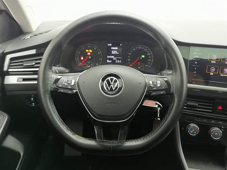 Volkswagen Bora 2022 car image #12