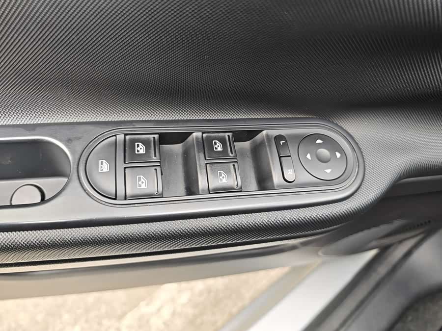 MG 3 2012 car image #12