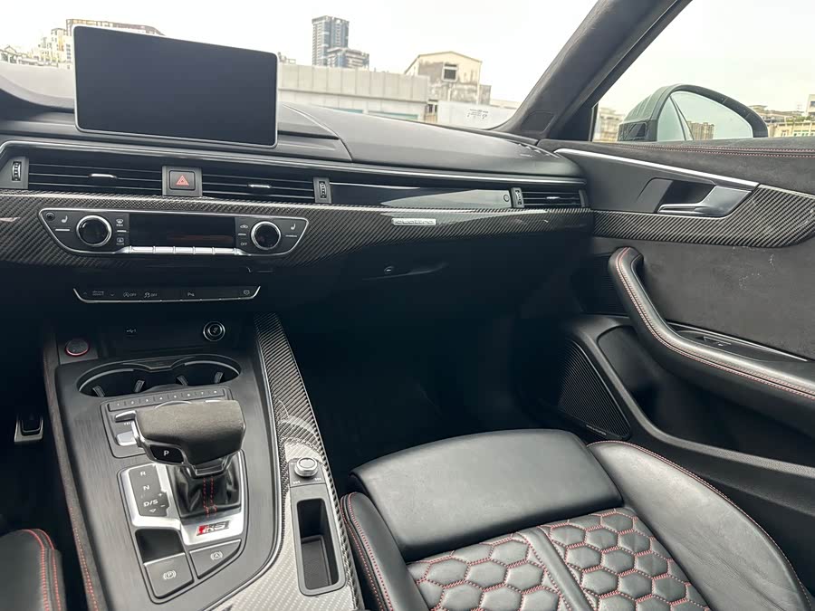 Audi RS 4 2019 car image #12