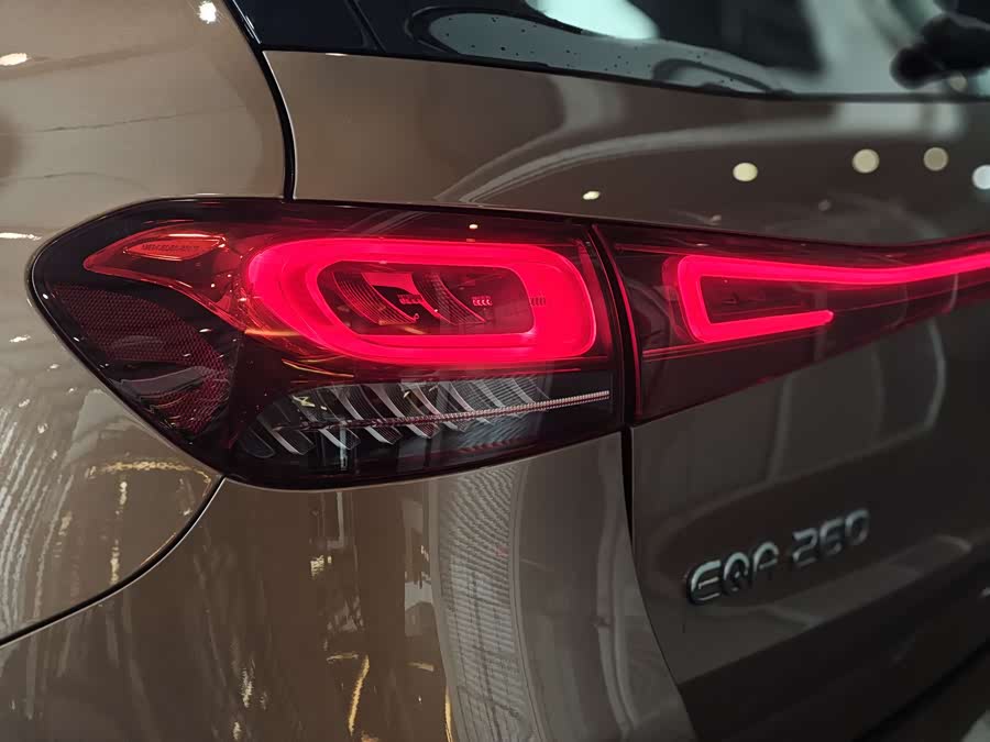 Mercedes-Benz EQA Class 2024 صورة سيارة #12